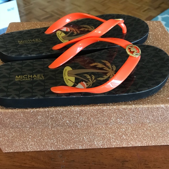 Michael Kors coral and brown flip flops size 6 - Picture 2 of 3